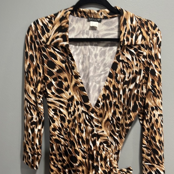 Women’s size 12 Animal print short suit - Picture 2 of 5